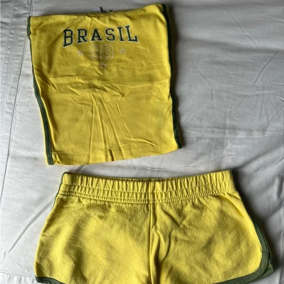 Subdued Yellow Matching Set - Picture 2 of 4